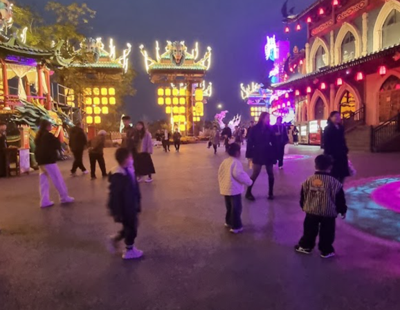 萬歲山武俠城被喻為「中國版迪士尼」。(互聯網)