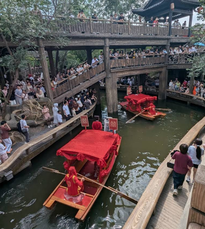 萬歲山武俠城被喻為「中國版迪士尼」。(互聯網)