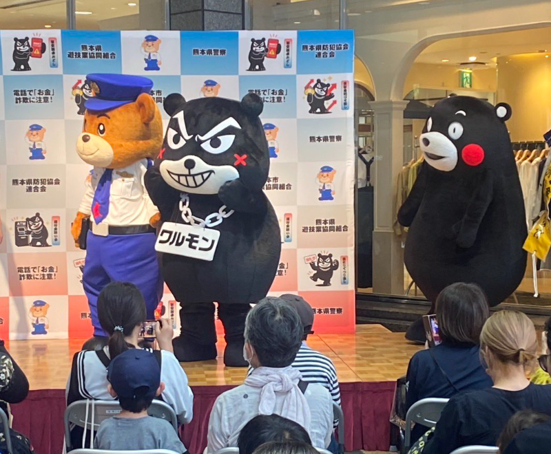 為提高日本民眾關注詐騙案件,熊本縣警方近日推出一隻全新吉祥物「ワルモン」,外貌與另一吉祥物「熊本熊」相似。(X)