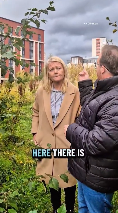 「針筒樹」位於學生宿舍附近的公園內。(互聯網)
