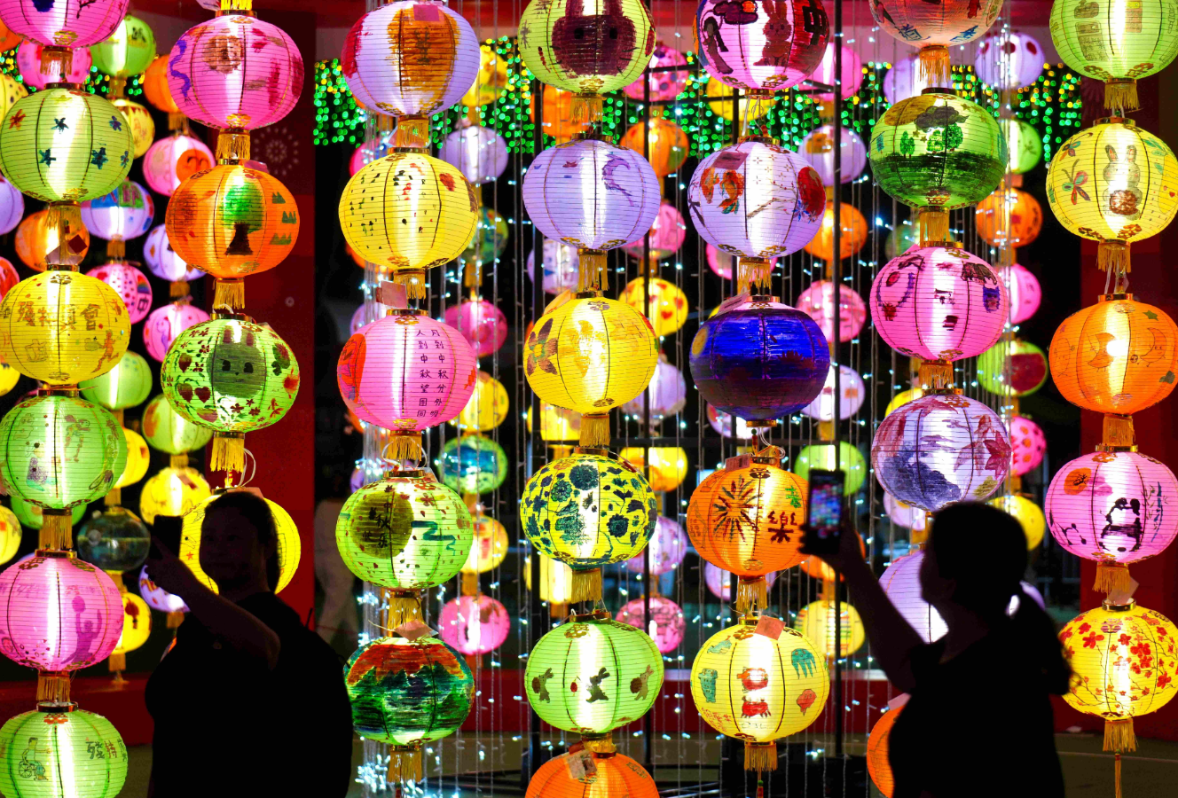 隨著熱帶氣旋「麥德姆」遠離本港,高空反氣旋逐漸增強,預計中秋節天色好轉(資料圖片)