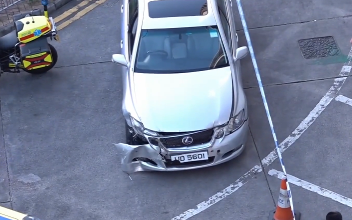 大埔寶鄉里私家車輕型貨車相撞,造成兩死。(有線新聞畫面)