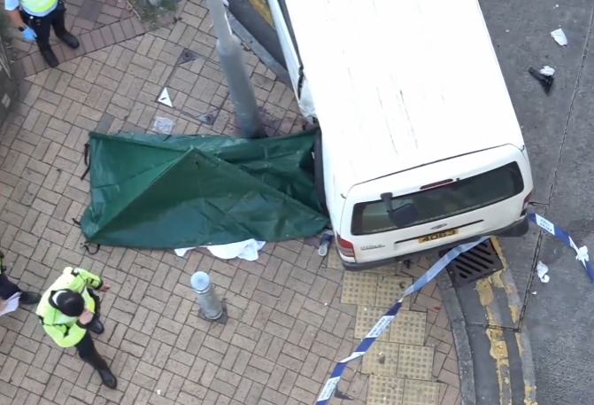 大埔寶鄉里私家車輕型貨車相撞,造成兩死。(有線新聞畫面)