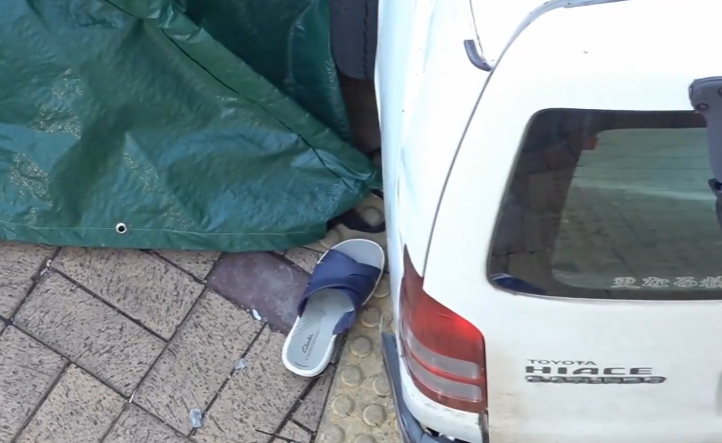 大埔寶鄉里私家車輕型貨車相撞,造成兩死。(有線新聞畫面)