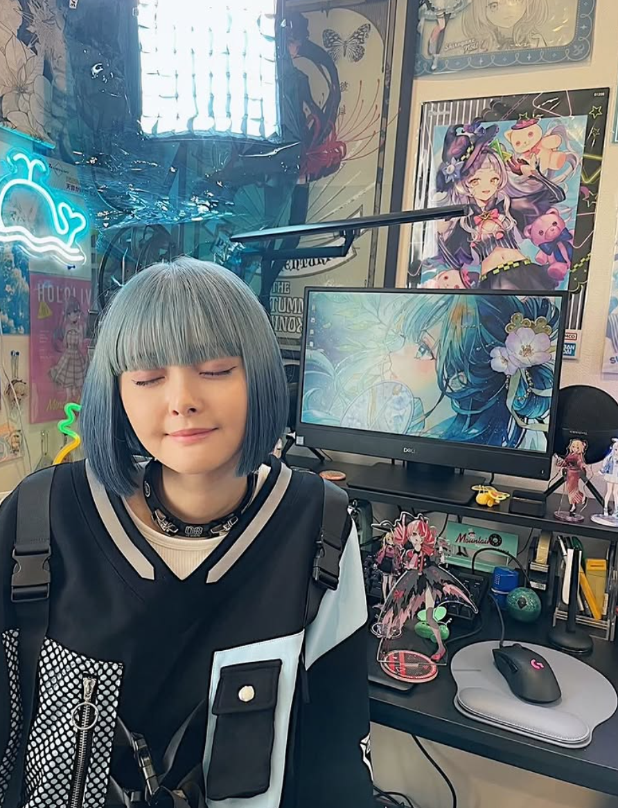 玉城Tina在《今際之國的有栖》飾演熱愛動漫文化的藍髮少女。