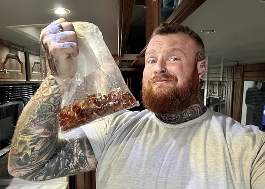 里明頓買了一大包可樂軟糖,但因缺乏自制力,在3日內吃光。(互聯網)