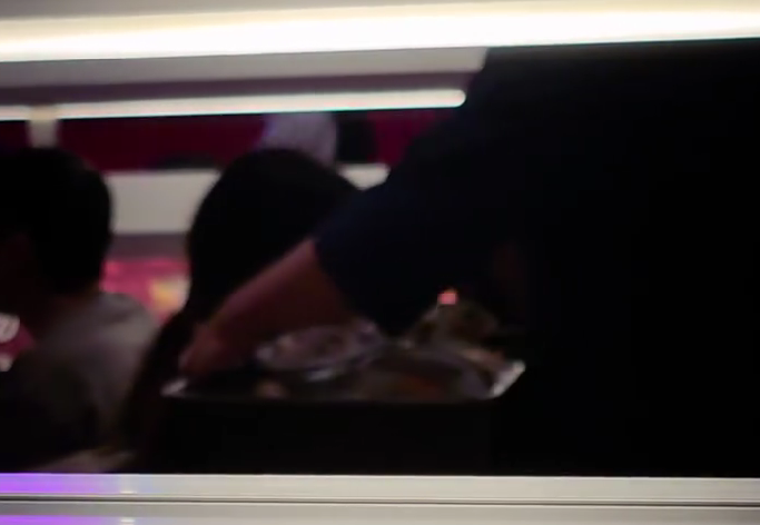 台灣爭鮮分店推任食放題,顧客犯規遭收走壽司(Threads影片截圖)