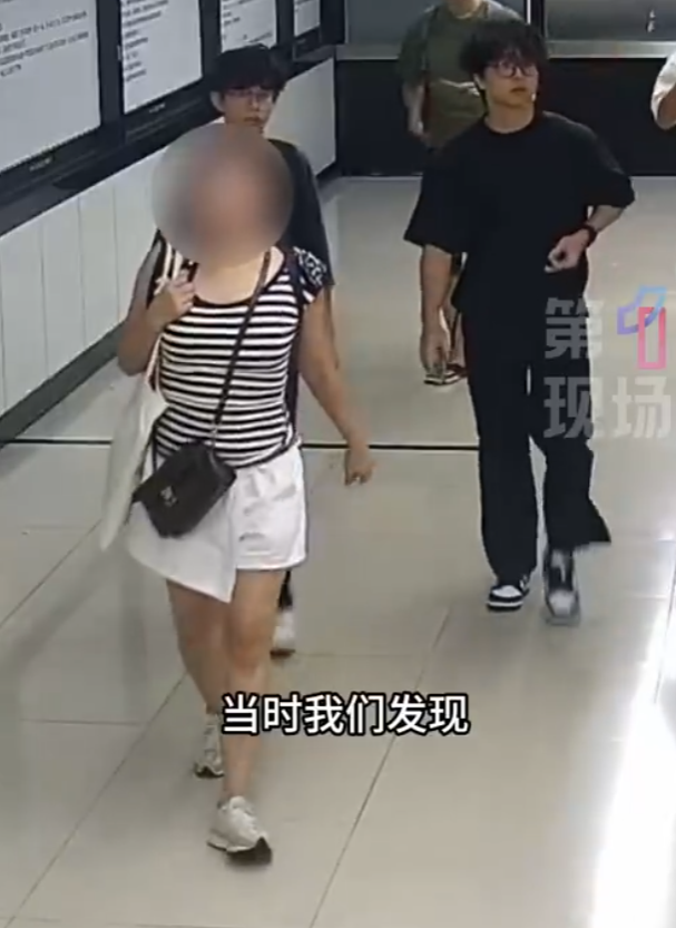 一名女子疑在香港吸食K粉(氯胺酮)後企圖經羅湖口岸入境內地,惟因鼻上殘留白色粉末被關員發現,最終在其身上搜出多包毒品,當場被拘捕。(影片截圖)