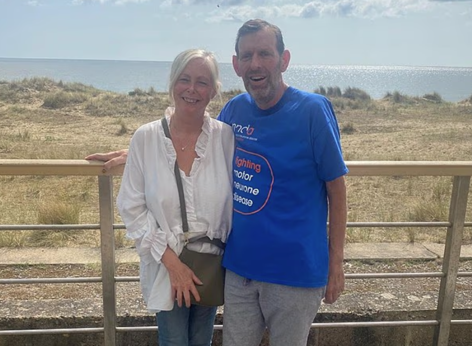 史考特與妻子。(互聯網)