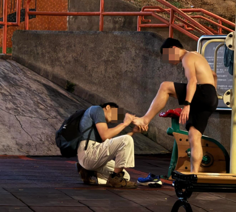 網民發帖表示在葵涌遇到一名「怪男」,先問途人「著幾號鞋」,之後做出一些怪異舉動,其行為被拍下。(Threads)