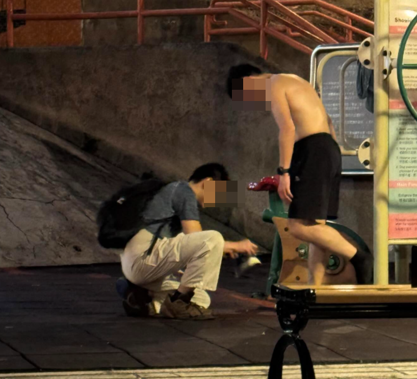 網民發帖表示在葵涌遇到一名「怪男」,先問途人「著幾號鞋」,之後做出一些怪異舉動,其行為被拍下。(Threads)