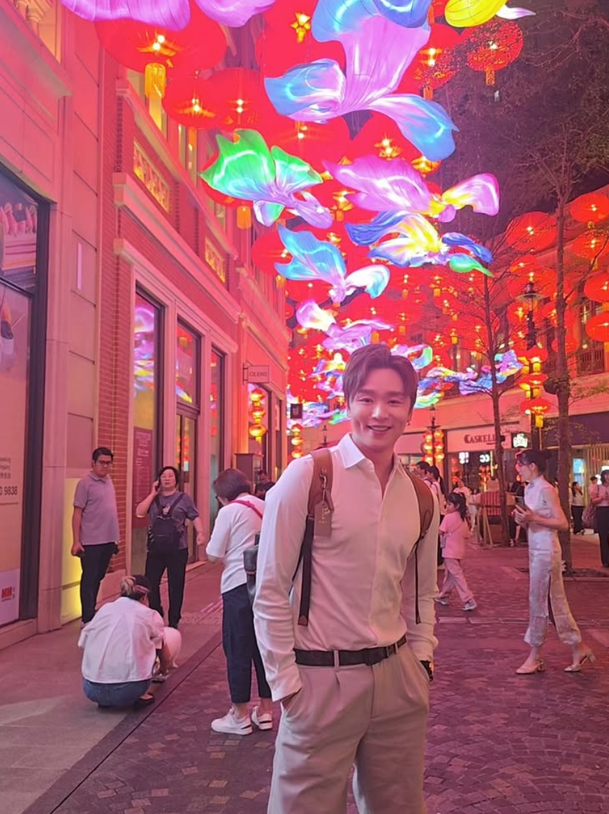 王鄭浚仁攻樂壇近日再到香港。