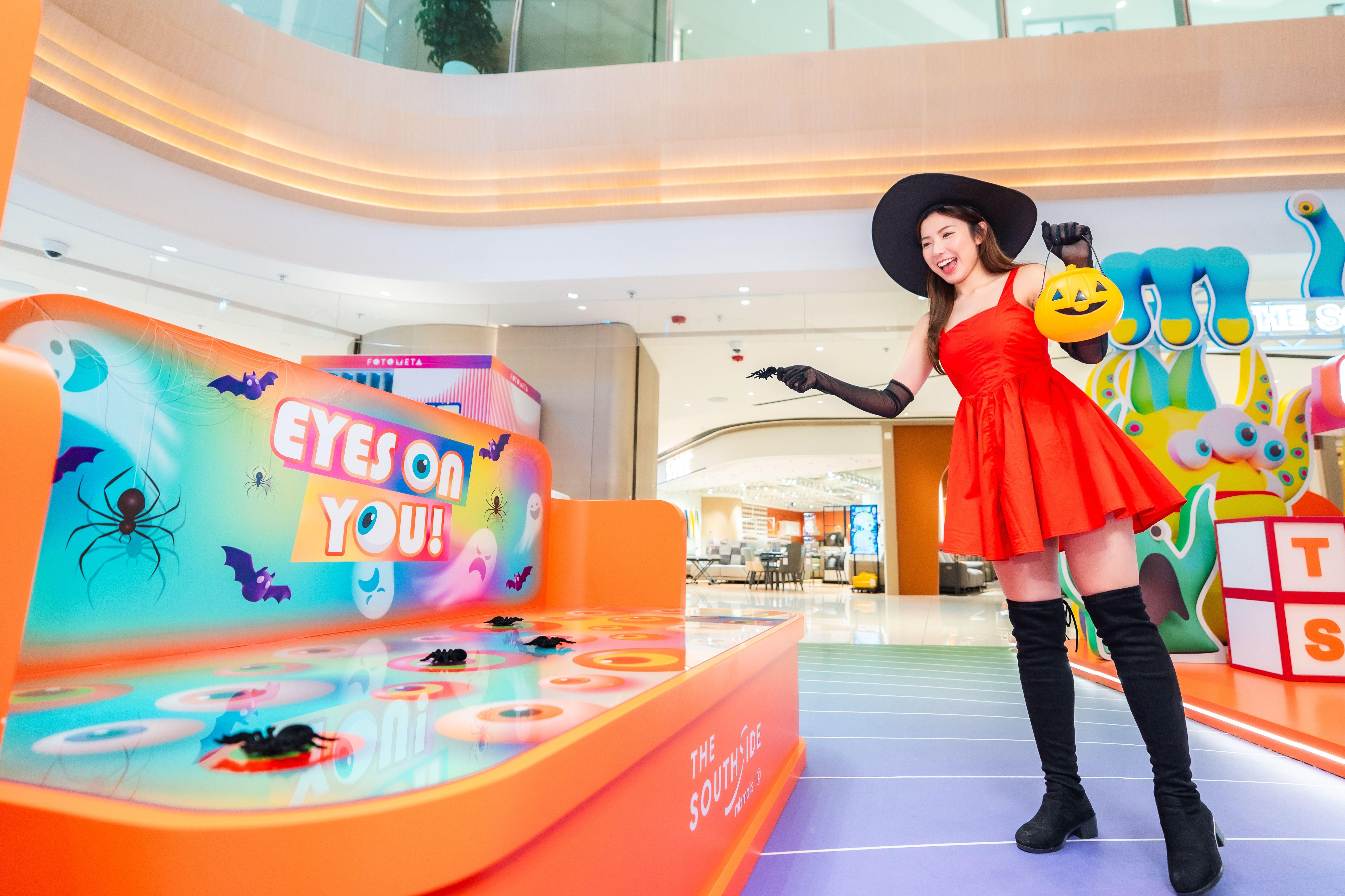 逢星期五、六、日及公眾假期,商場中庭設有萬聖節攤位遊戲,包括「眼仔碌碌」、「帽子戲法」及「有眼無蛛」等趣味挑戰