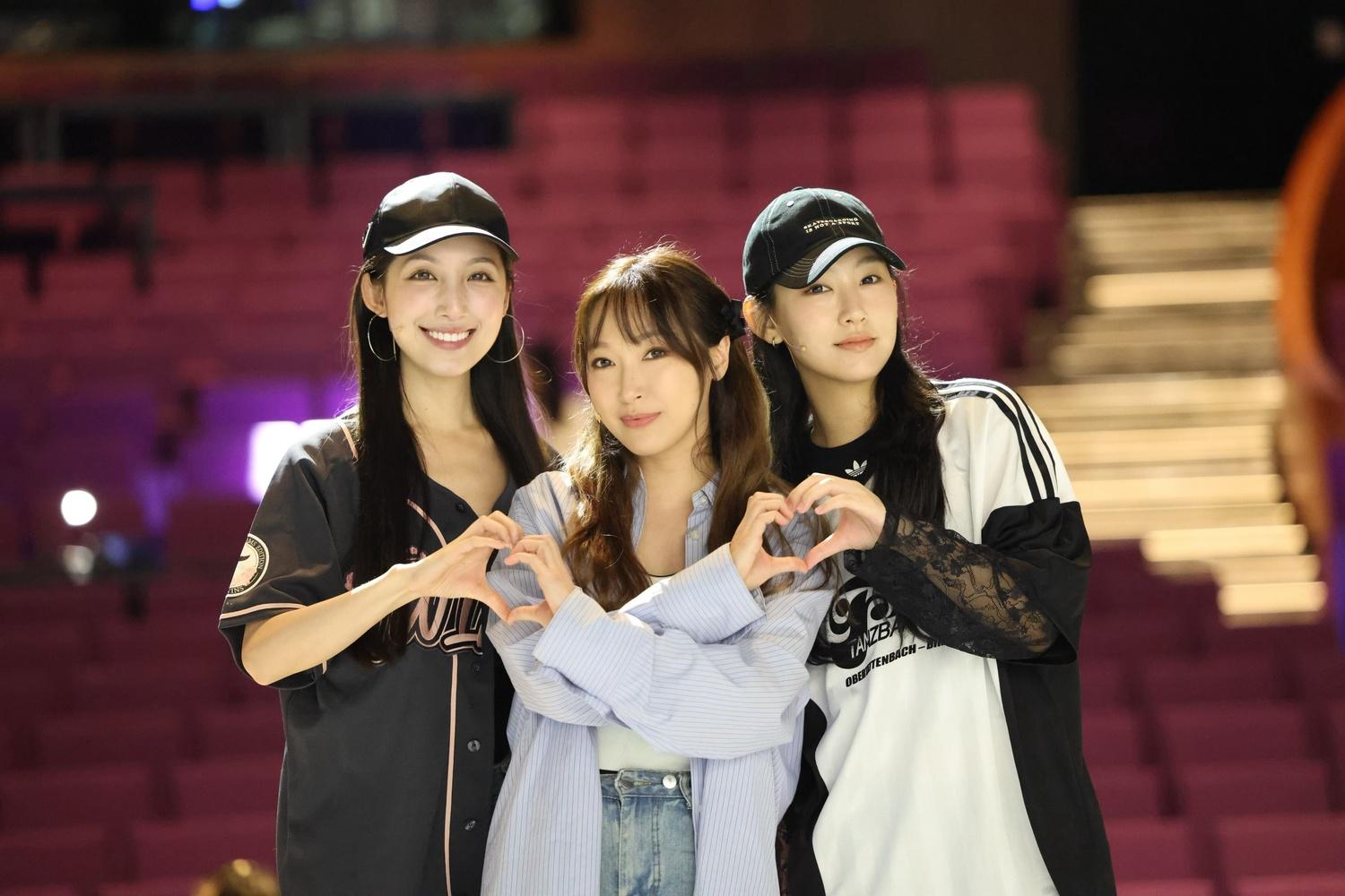 炎明熹、葉巧琳與海兒正為音樂劇積極排練。