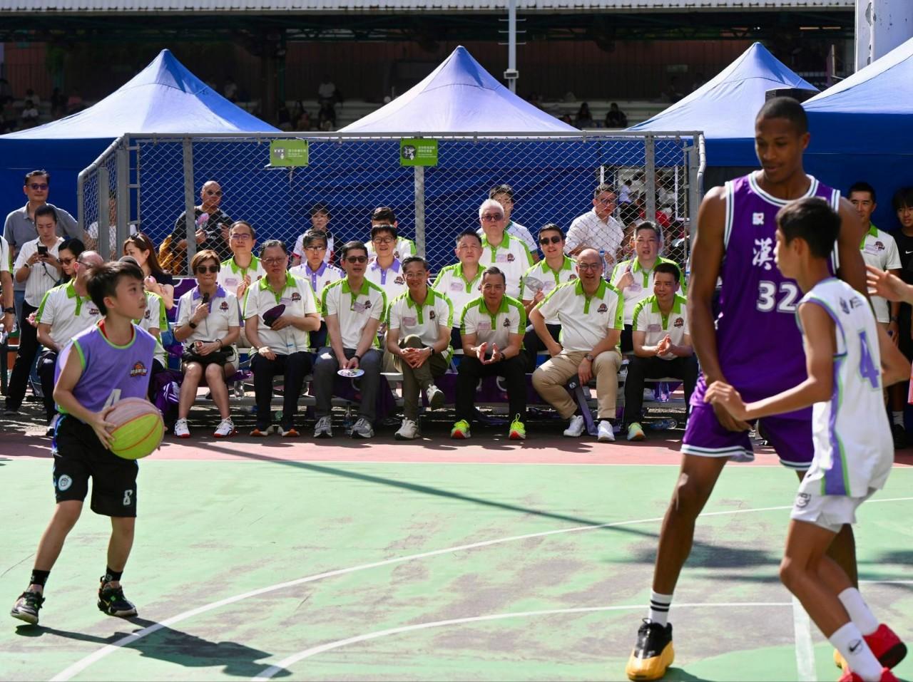 「少年警訊禁毒防罪3x3籃球培訓計劃2025」決賽暨嘉年華今日(19日)於灣仔修頓遊樂場圓滿舉行。