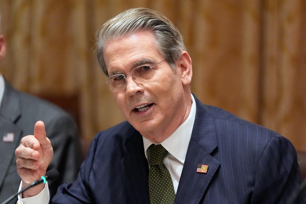 貝森特:不排除延長關稅期限換中方押後實施稀土管制。(AP)