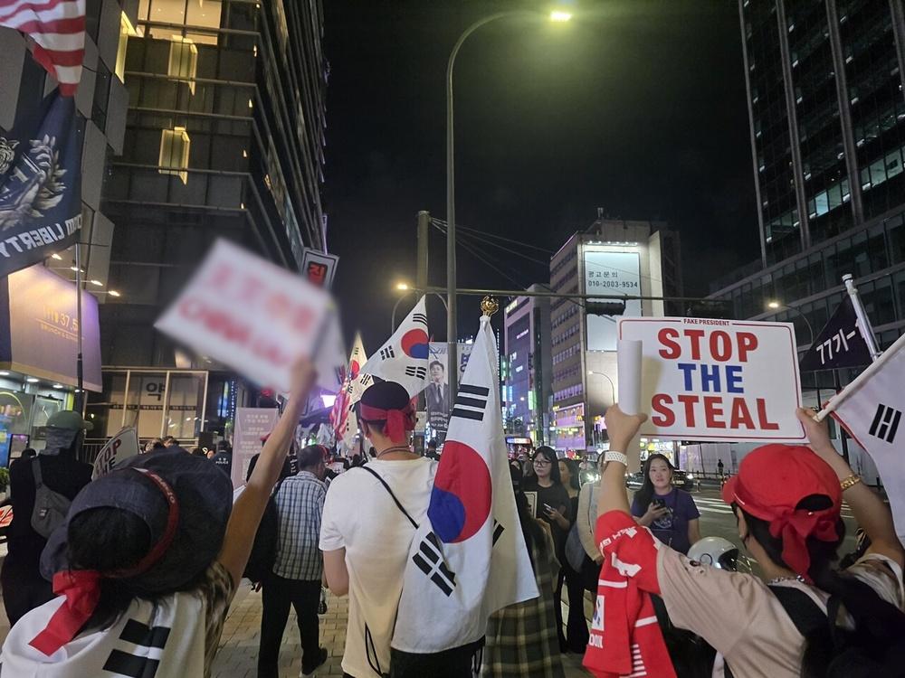 首爾今日有反華集會,警禁止用反華口號遭法院駁回。(8月22日,首爾明洞反華遊行。網上圖片)