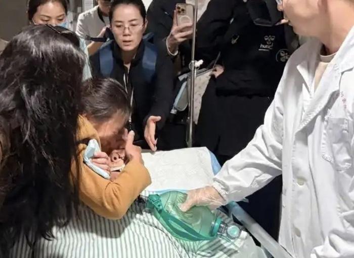 摔跤運動員顏劍波因突發腦出血於身故,終年28歲。(微博)