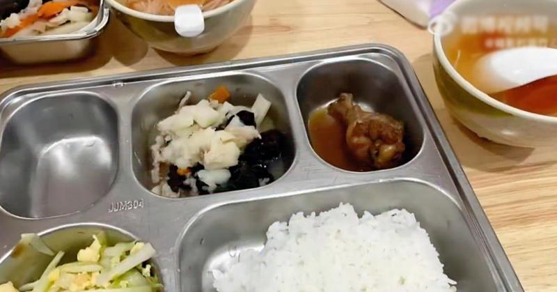 養老院提供的餐點,營養均衡、口味清淡。(微博)