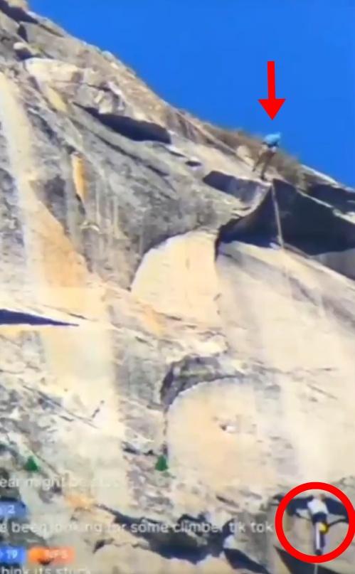 Balin試圖下降,為了取回卡在岩石縫中的背囊。(紅圈為背囊位置。X)