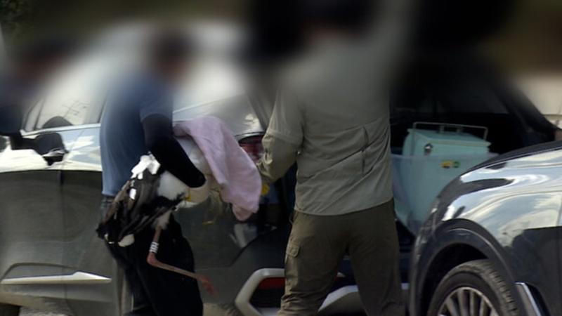 現場的飼養員立即將牠送回飼育場急救,但最終仍宣告死亡。(X)