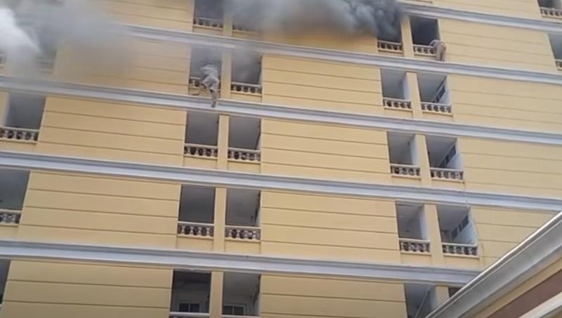 一家人被濃煙包圍,男子試圖從露台逃生,卻不慎墮落地面,送院後因傷重不治。(FB)