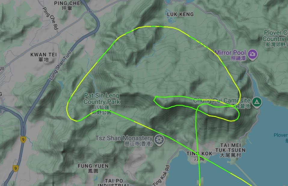 政府飛行服務隊亦派出直升機,惟在八仙嶺盤旋時發現現場沒有發生山火。 (flightradar24截圖)