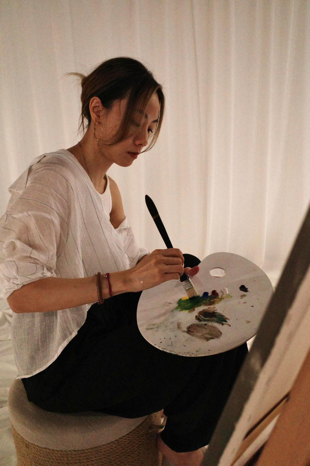 鄧麗欣自小志願成為畫家。