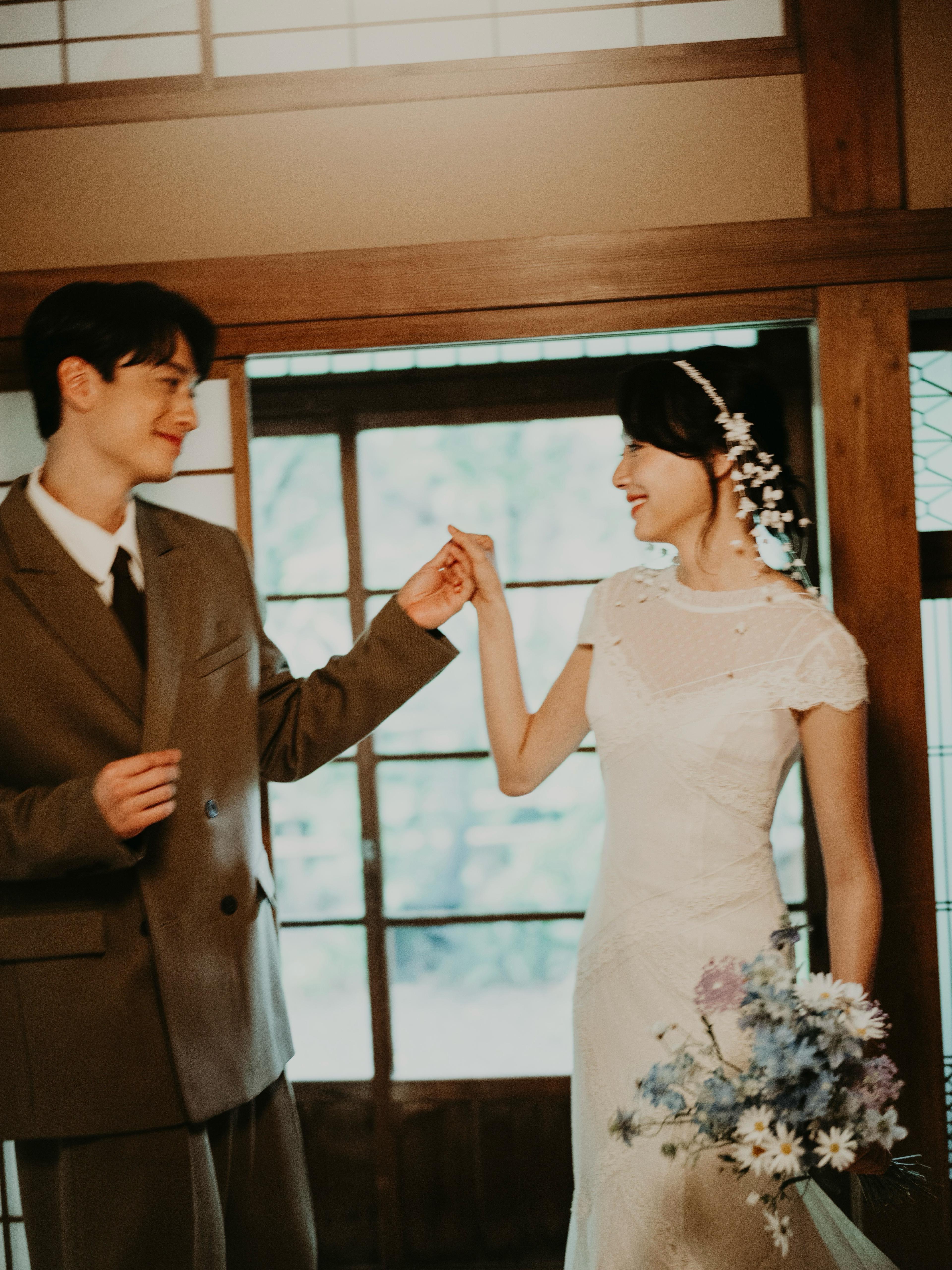 劉俊謙與蔡思韵今日宣布在日本完婚。