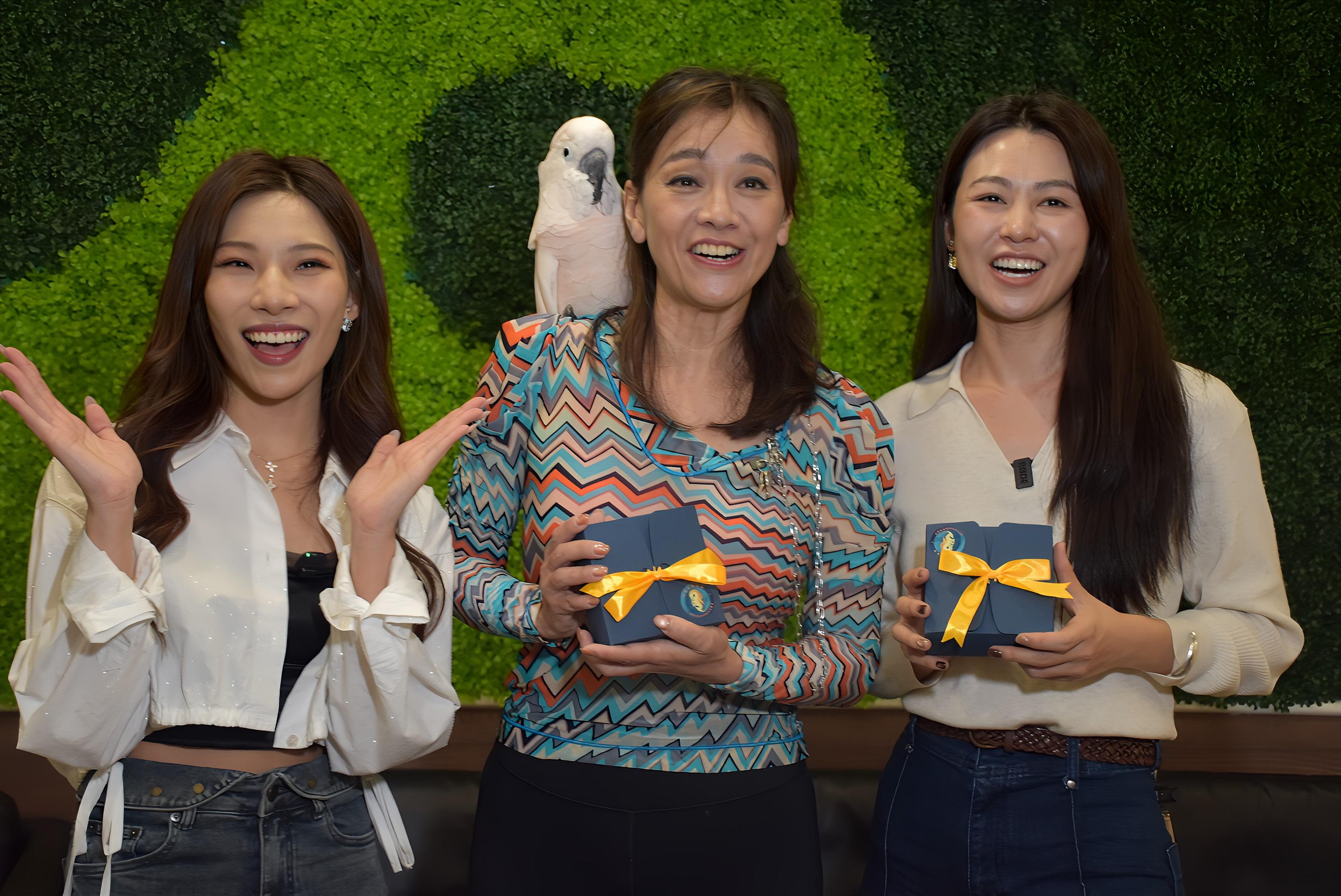 郭秀雲當年提名梁采貽與參選港姐,梁采貽開心得此良師 ,亦認識陳銘鳳成為好友。