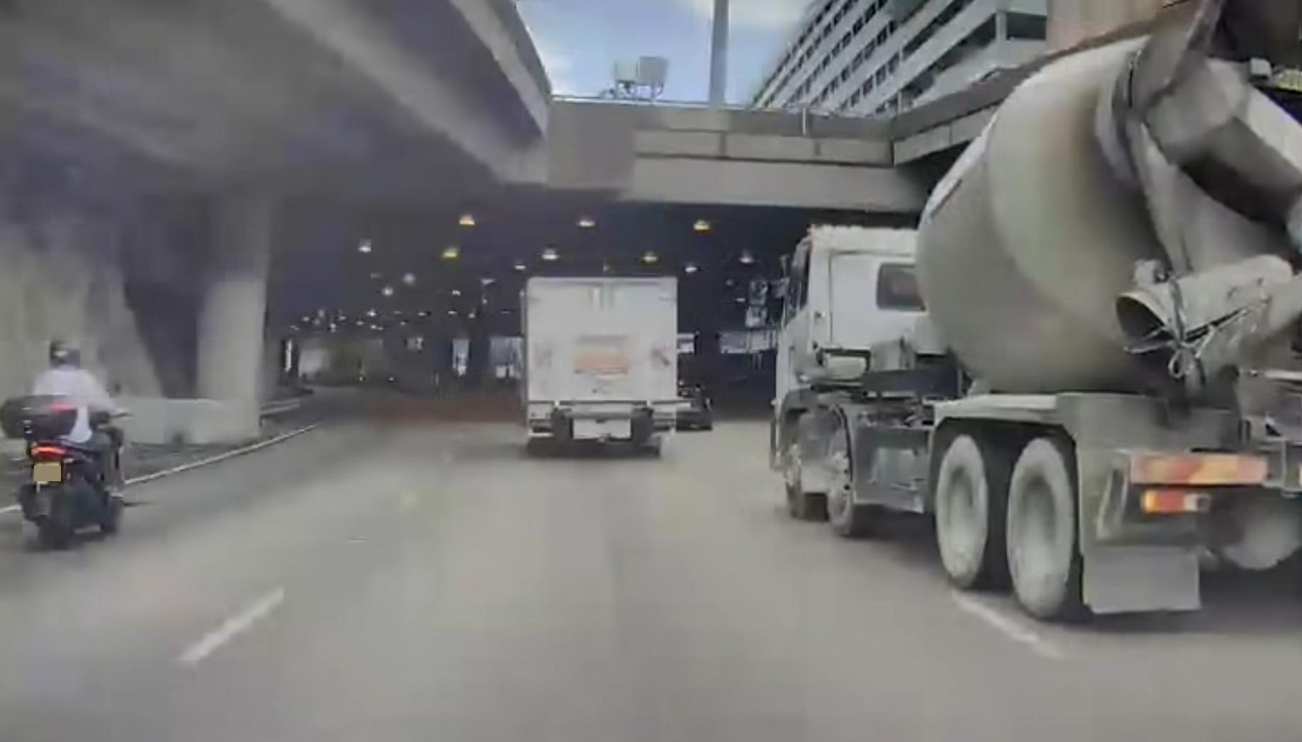 葵涌道險發生車禍。(fb「車cam L(香港群組)」圖片)