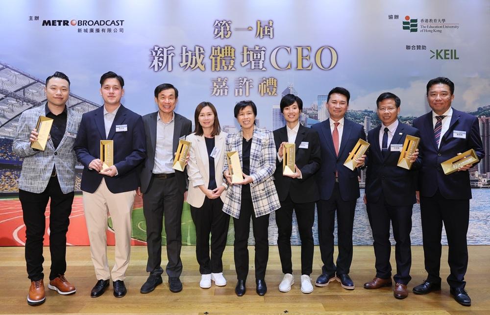 得獎者及得獎代表合照(左起)陳浩源、黃永棋、洪松蔭、倪文玲領獎代表、陳念慈、葉姵延、李忠民、洪楚英、黃悅明。