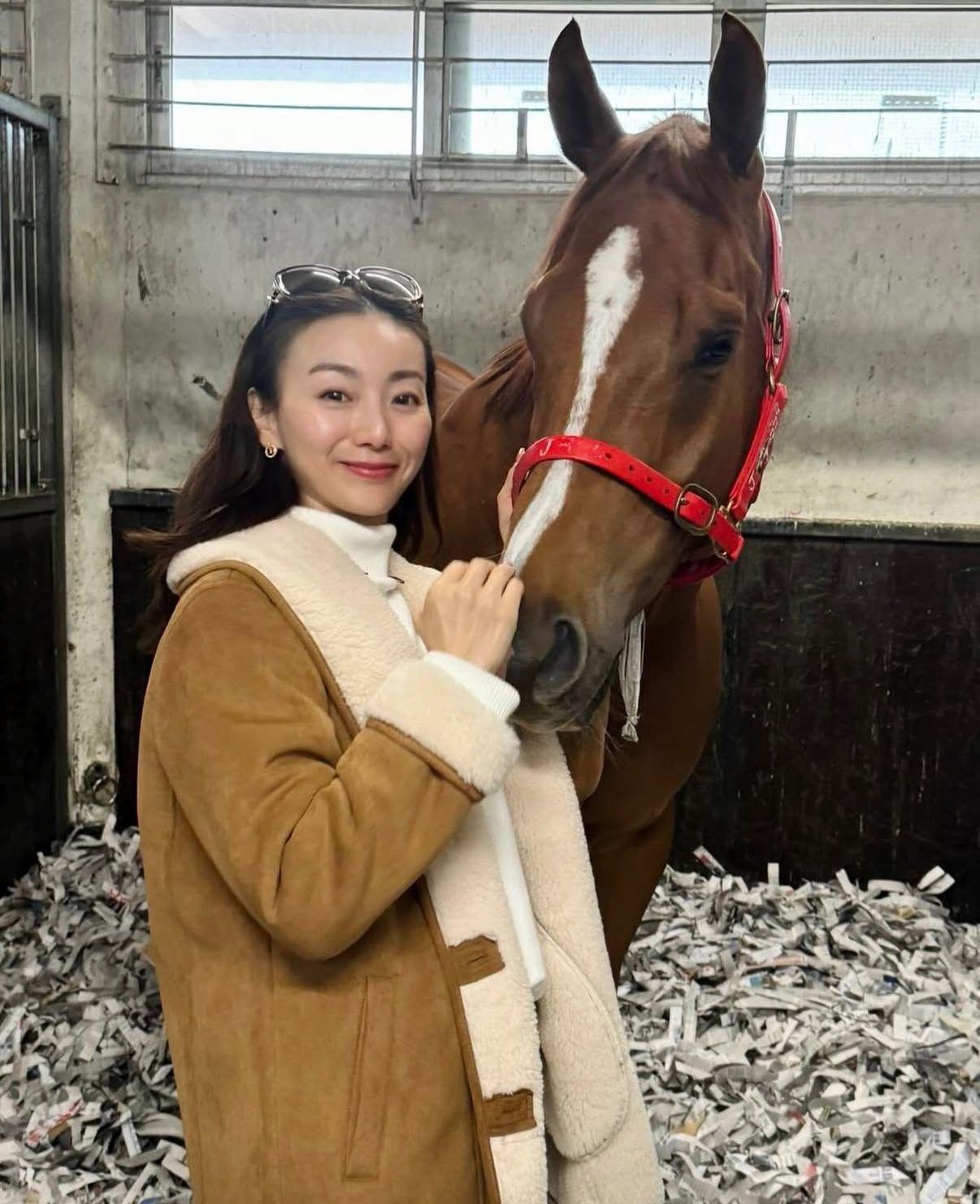 周嘉儀的愛駒為「天下寵兒」
