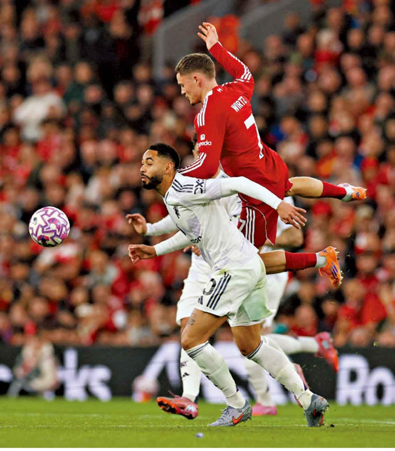 馬菲奧斯根夏(白衫)狀態佳。