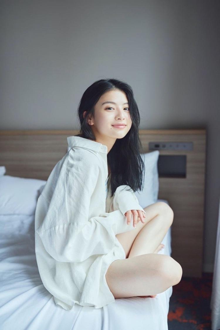 高中已是《Seventeen》的專屬Model。