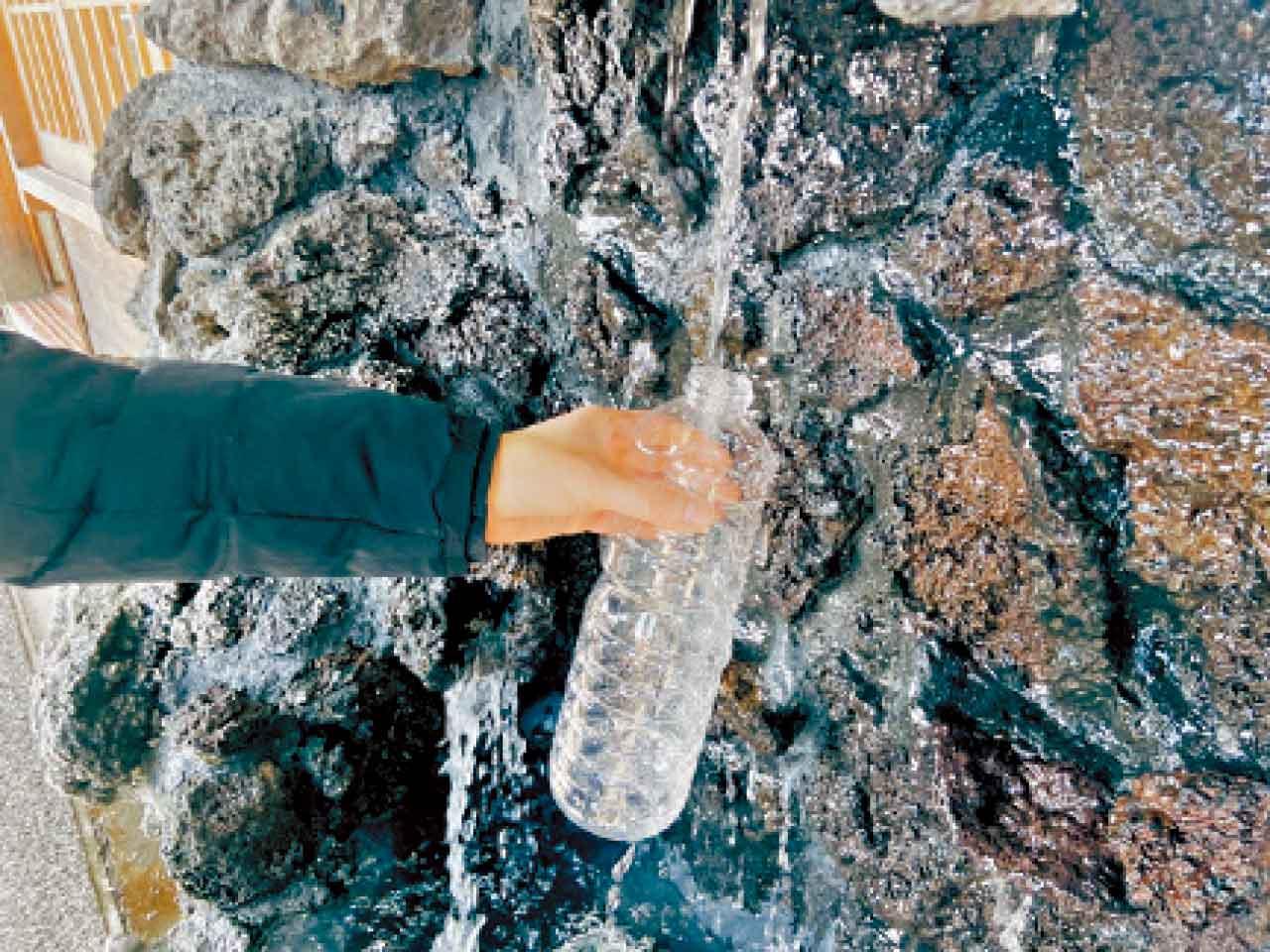 富士山下湧泉「忍野八海」