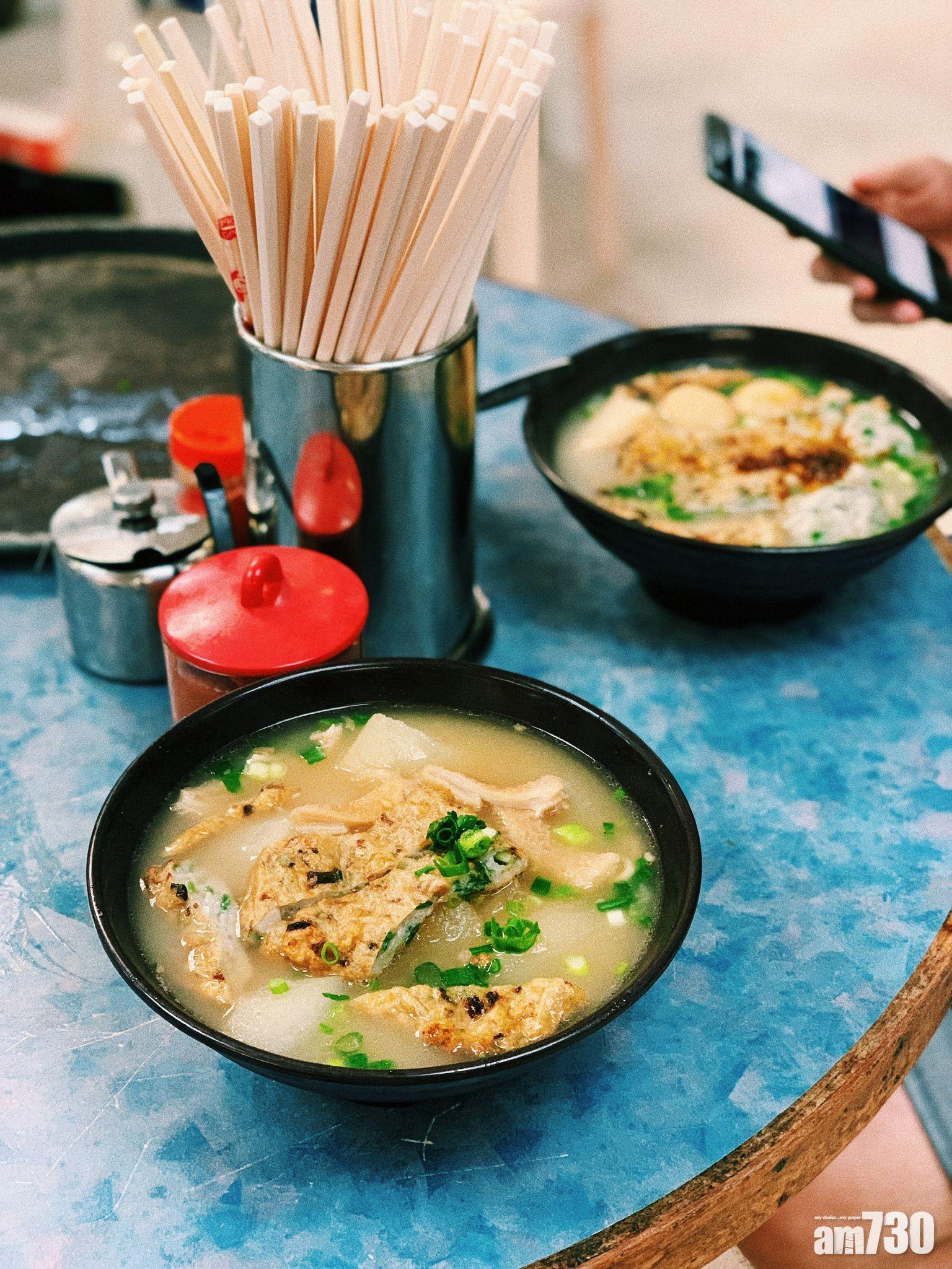 九記牛什粉麵必食煎魚餅。