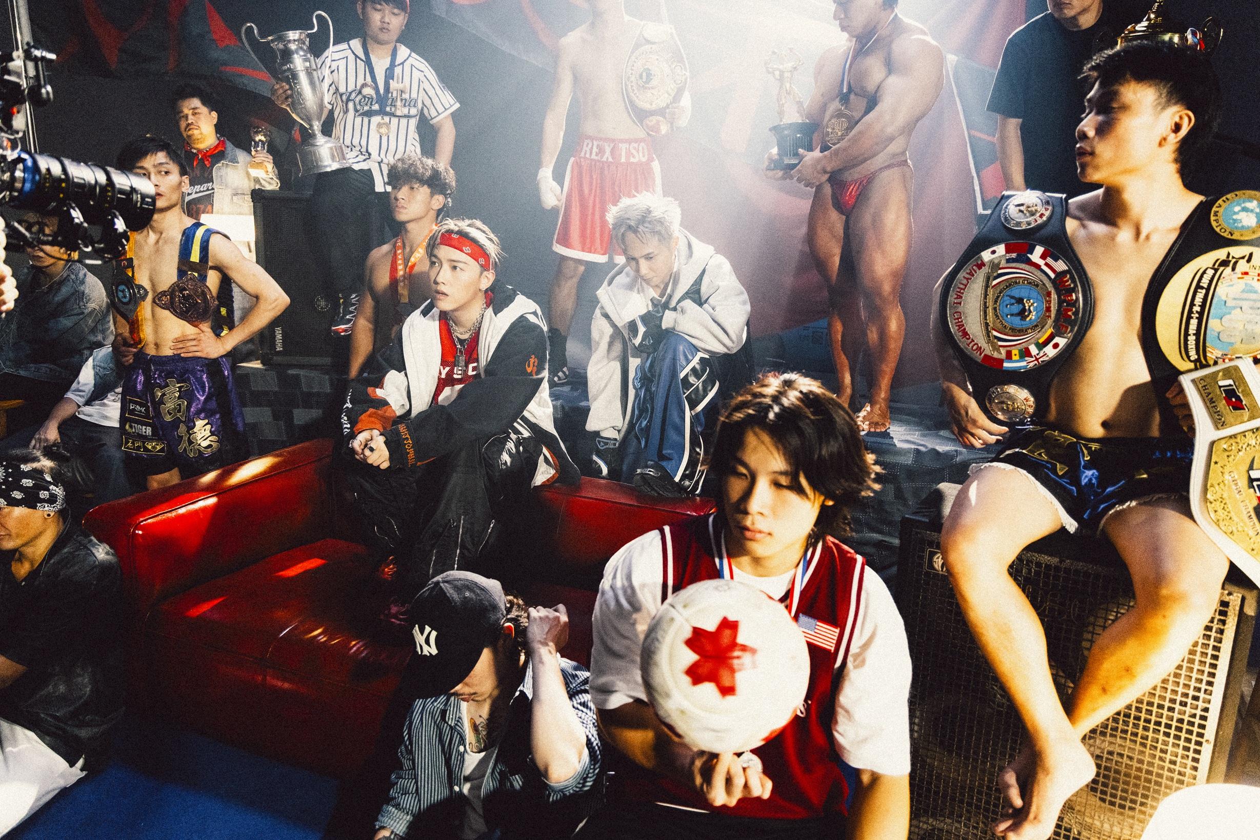 張天賦與Billy Choi新歌《168.5》MV,請來香港拳擊運動員曹星如、花式足球員吳梓禧、香港劍球運動員潘昊臨及職業健美選手Johnson Chan等人參與演出。