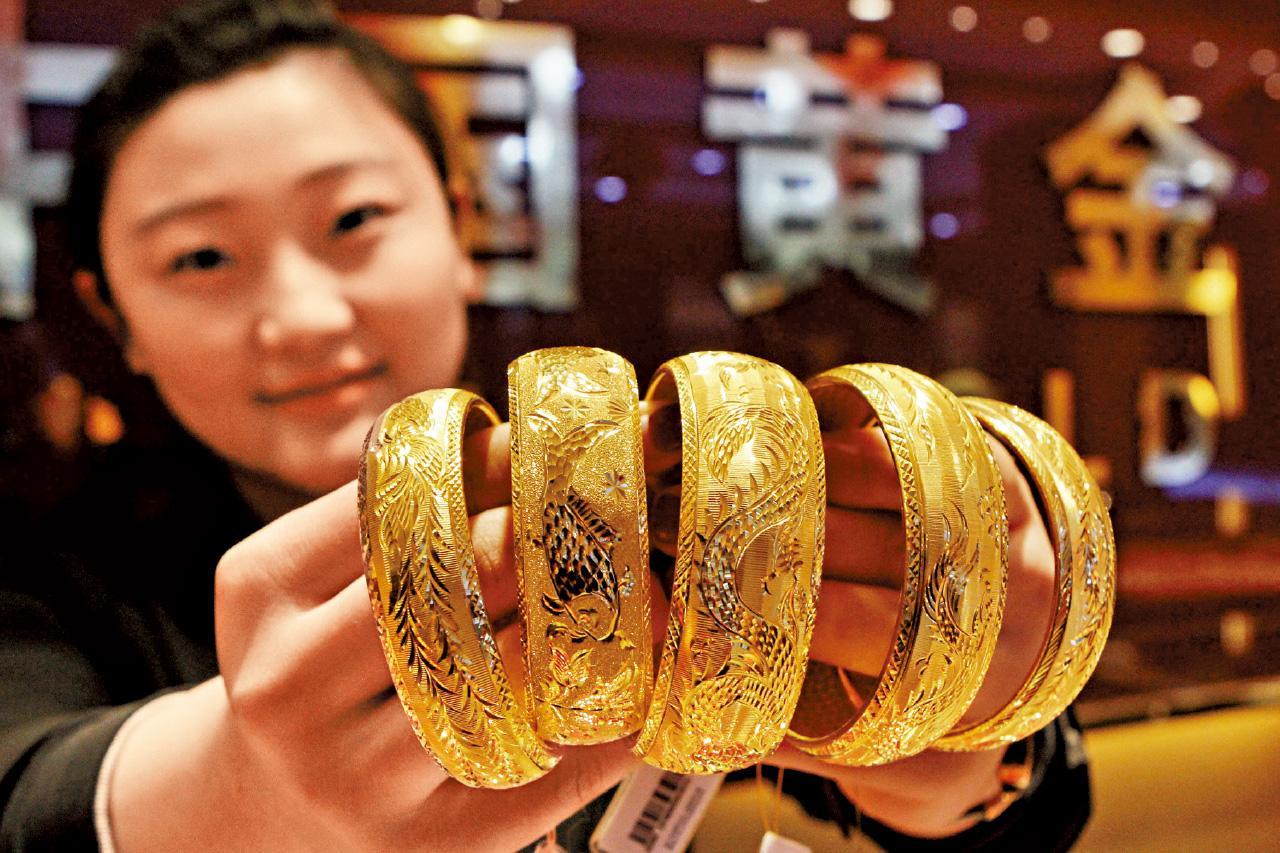 受地緣政治局勢及美國聯儲局啟動減息周期等因素影響,黃金價格今年屢創新高。(資料圖片)