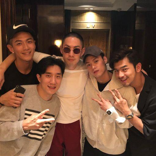 柯震東與陳柏霖分屬圈中好友。