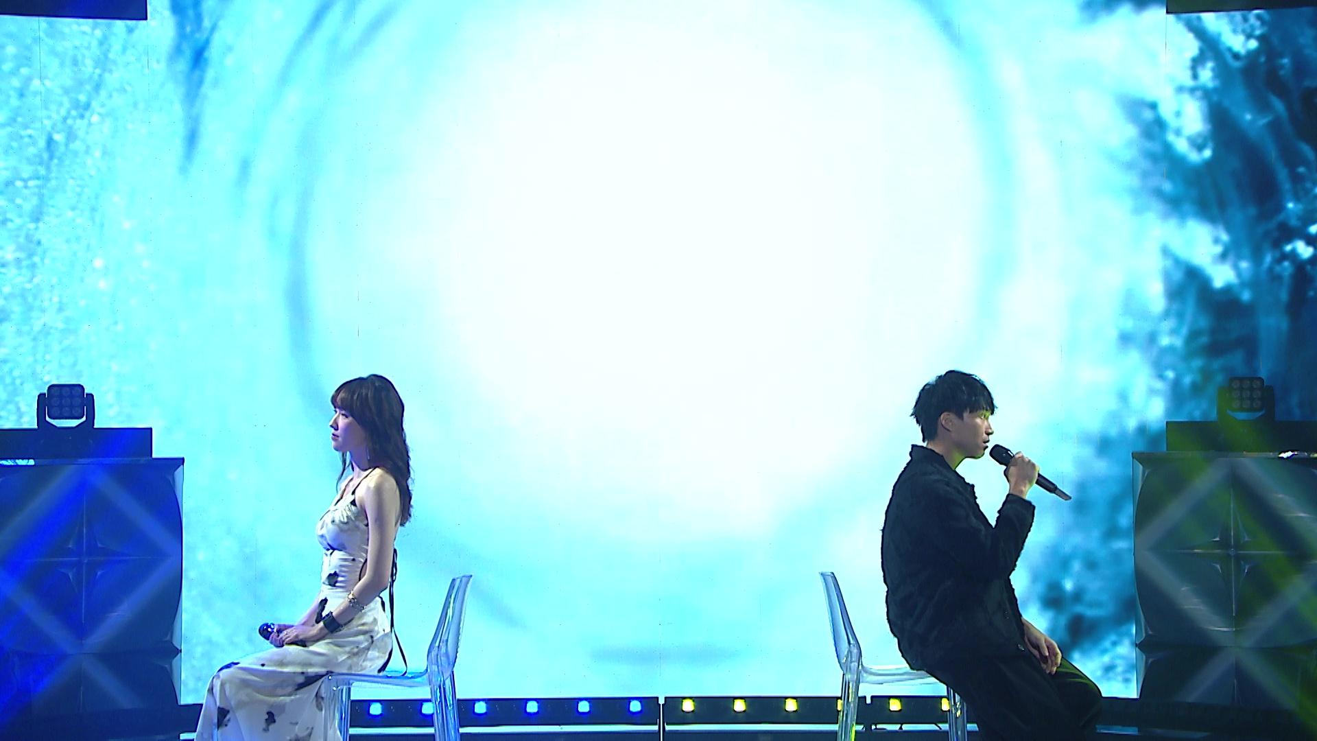 甄敏芳Jenny聯同吳業坤演繹《原來只因深愛著》。