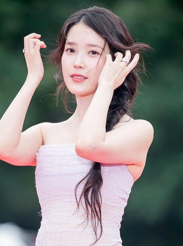 首爾國際電視節|IU封后激動攞獎 感謝劇中父母領悟人生