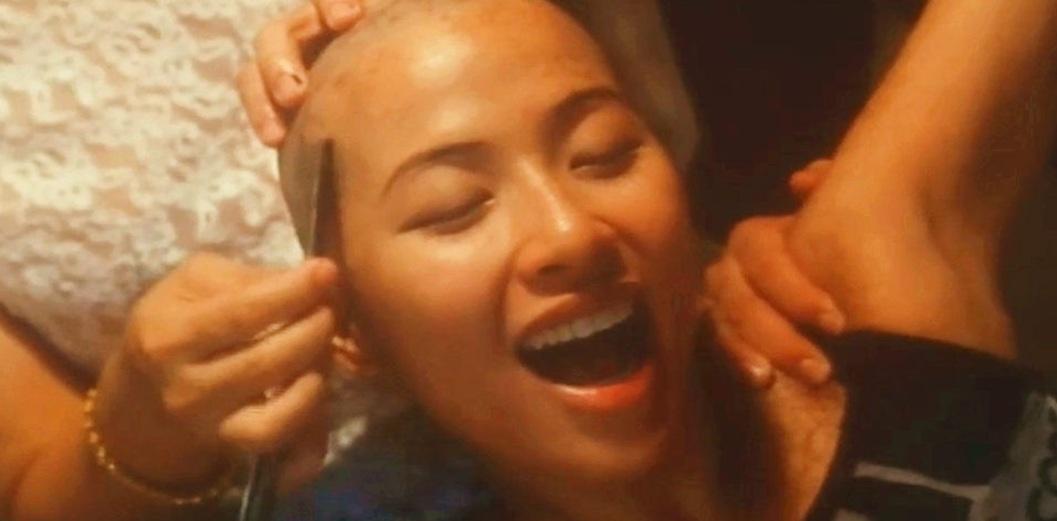 麥家琪在1996年電影《龍虎砵蘭街》剃頭一幕。
