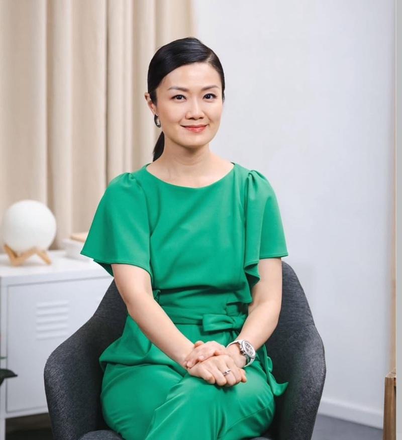 48歲方健儀被TVB同事稱為「最佳女主播」。