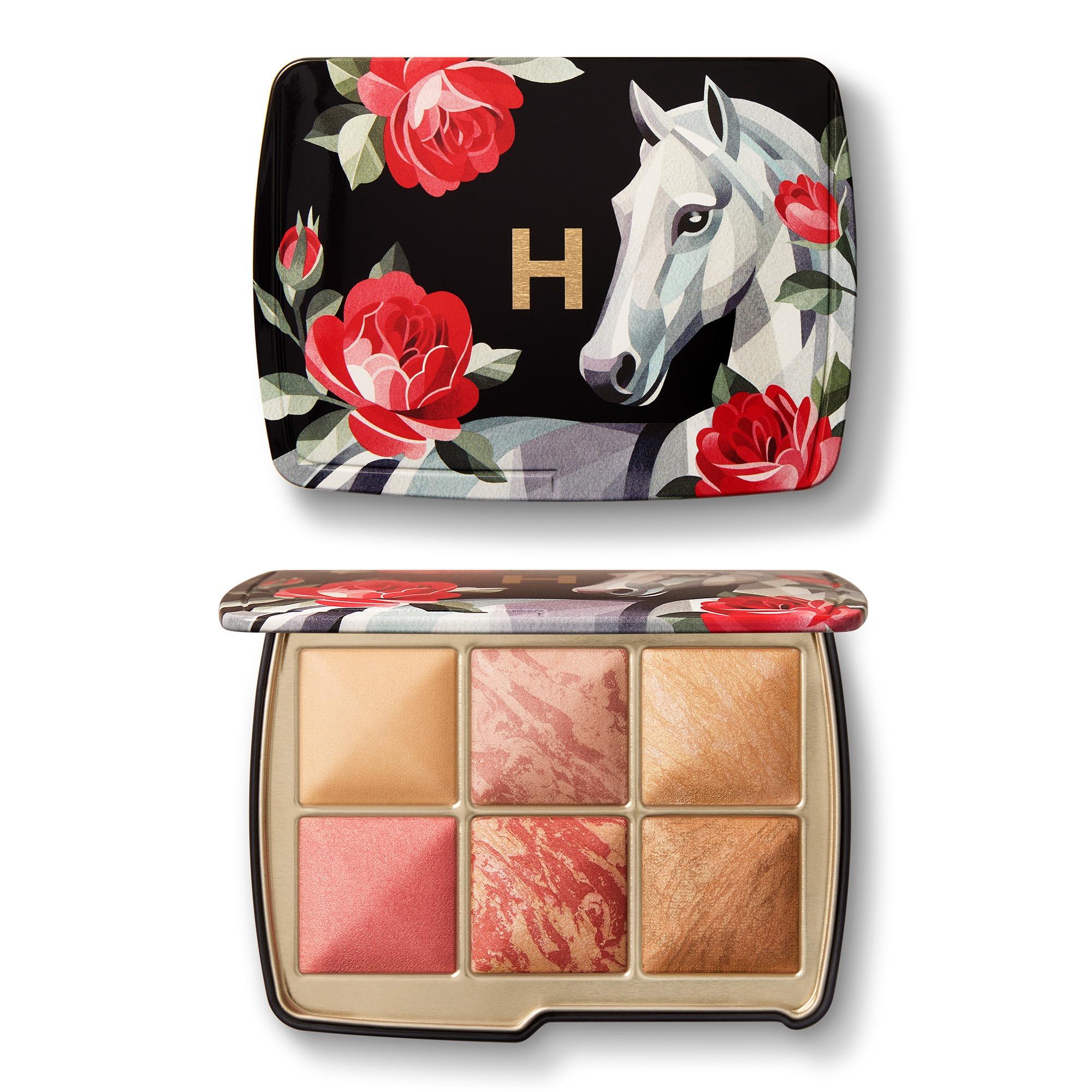 Horse馬(Sephora獨家發售)$810:以梅子、牡丹與暖玫瑰色調為核心,點綴香檳金與金銅珠光,締造持久的亮澤妝容。