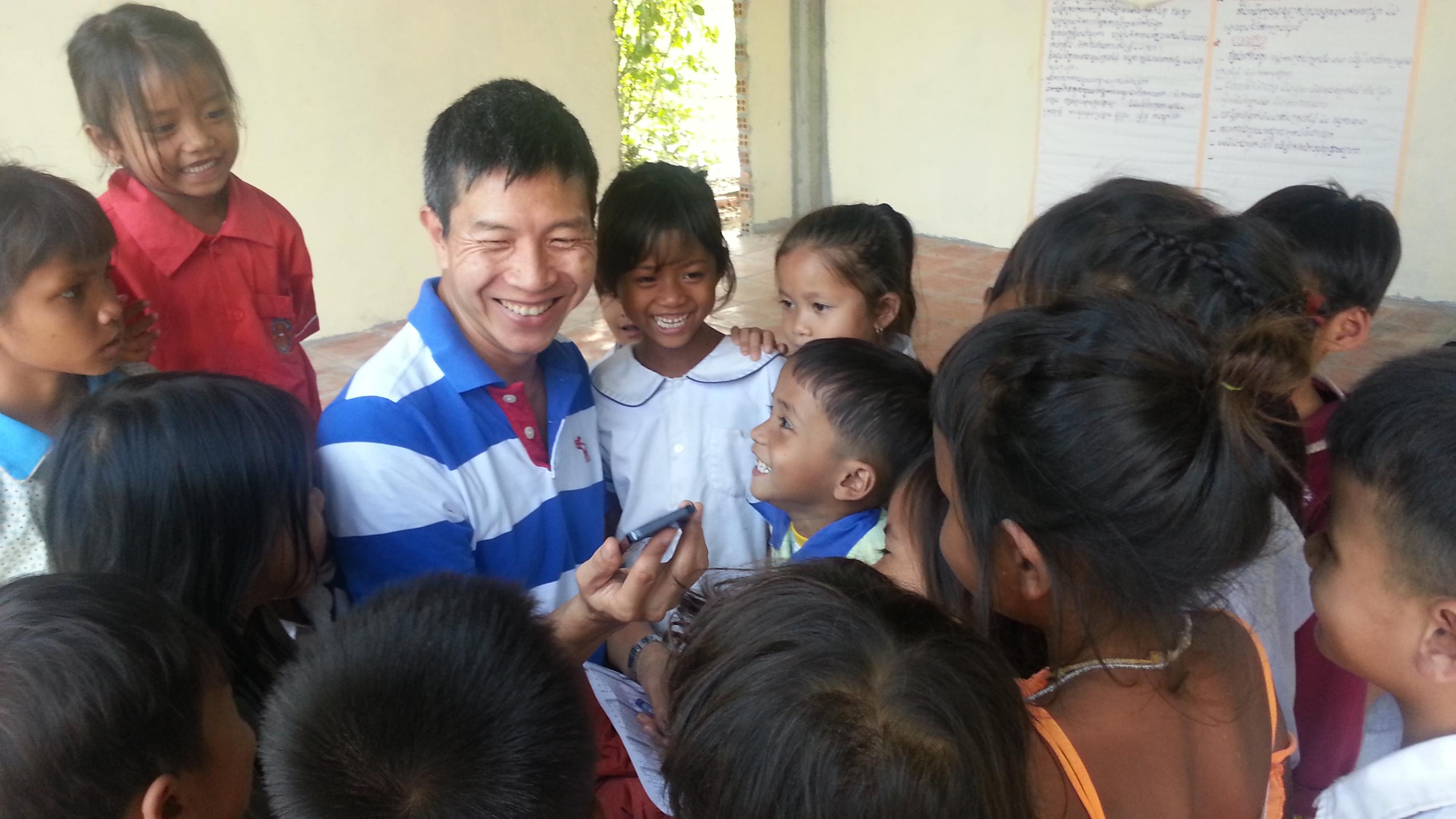 張力耘全家共助養120個小朋友