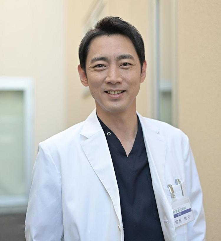 孝太郎形象正氣,劇集電影多數飾演醫生、律師等角色。