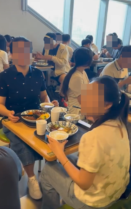 座位隨即被兩名女子霸佔,雙方當時更爆發激烈爭執。(Threads)