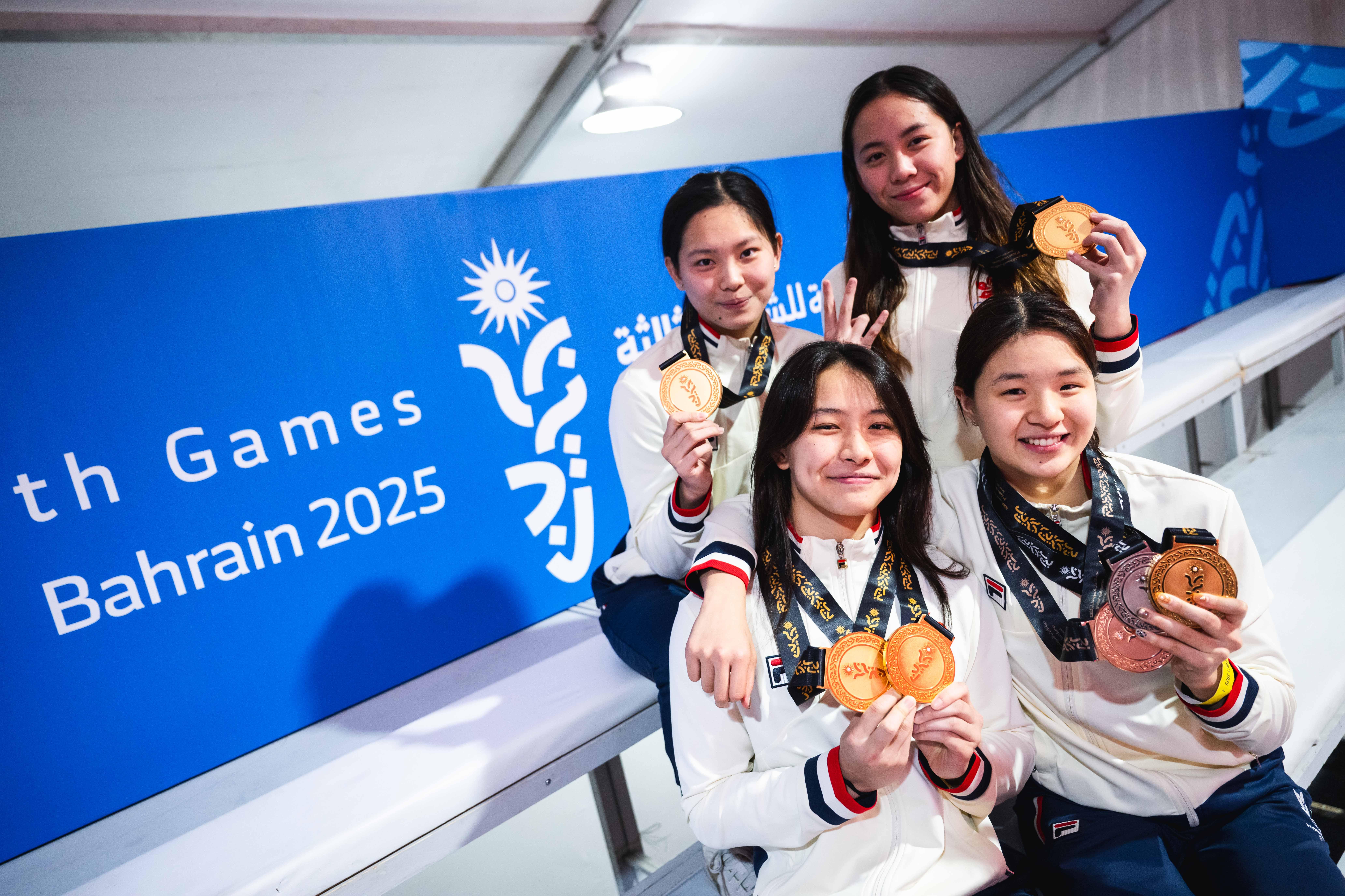 李芯瑤、林韵晴、馬紫玲和文薈喬,在亞洲青年運動女子4x100米自由泳接力取得金牌。(港協暨奧委會)