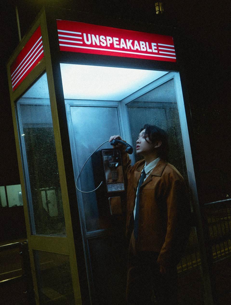 新歌《不要說出來》MV中,柳應廷Jer在「Unspeakable」的電話亭裡,掙扎致電給前度。
